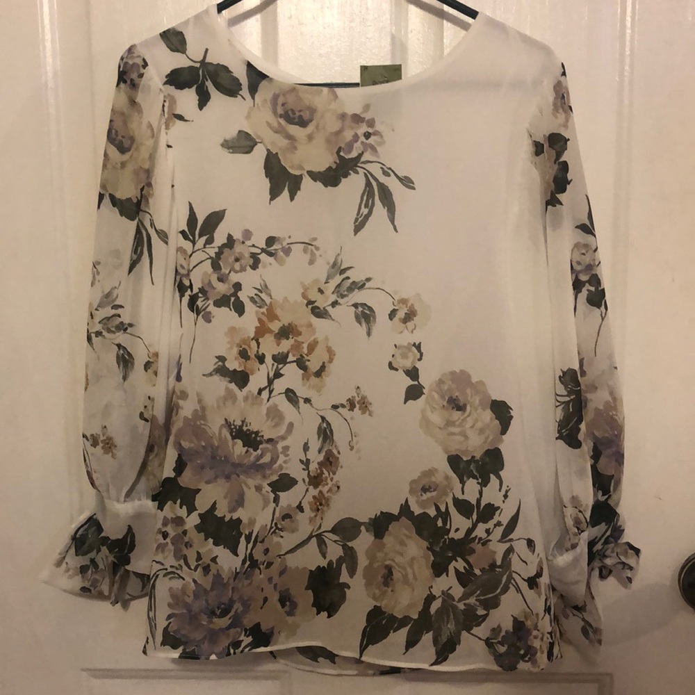 WHITE FLORAL BLOUSE